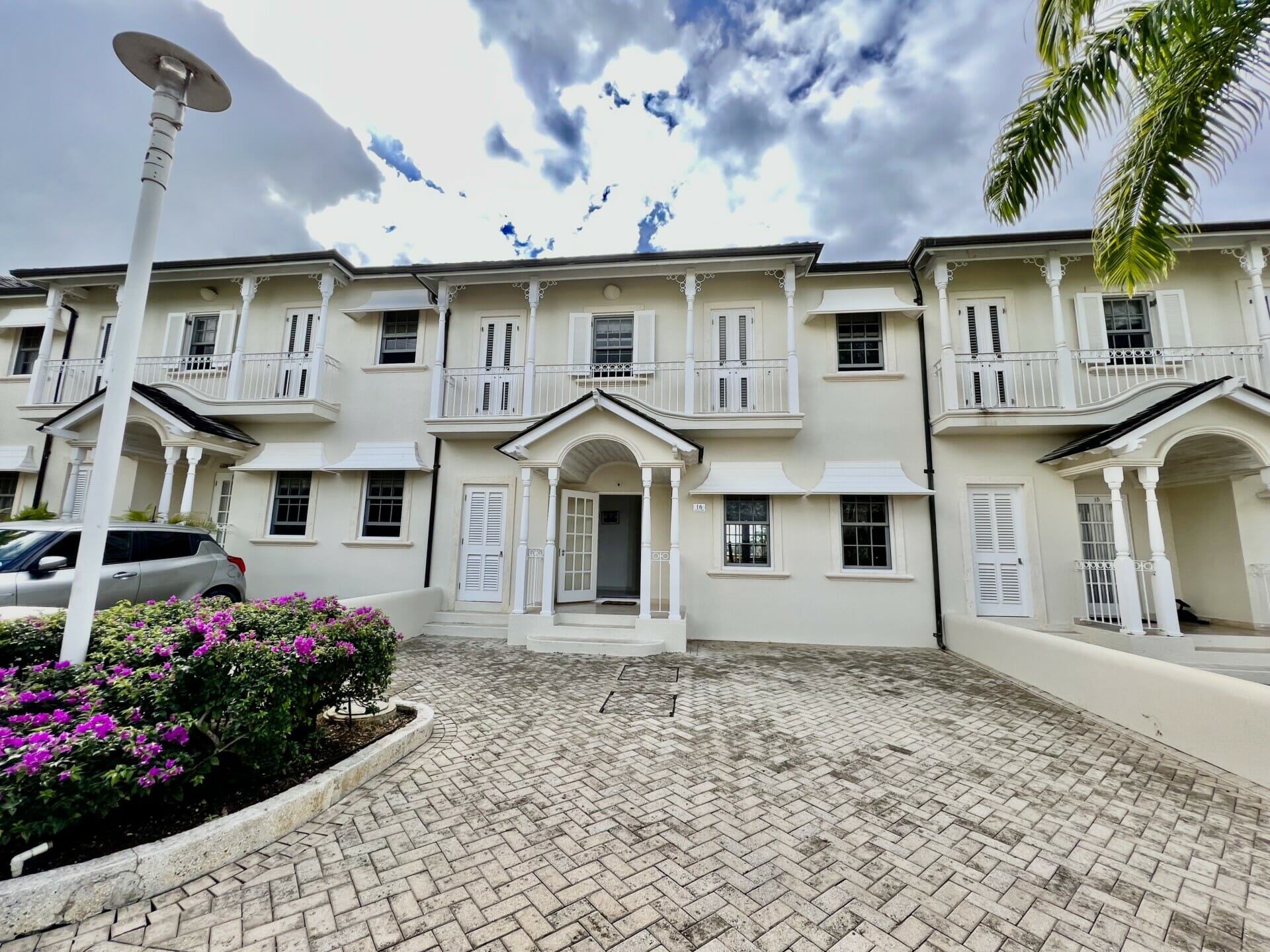 Battaleys Mews 16 17