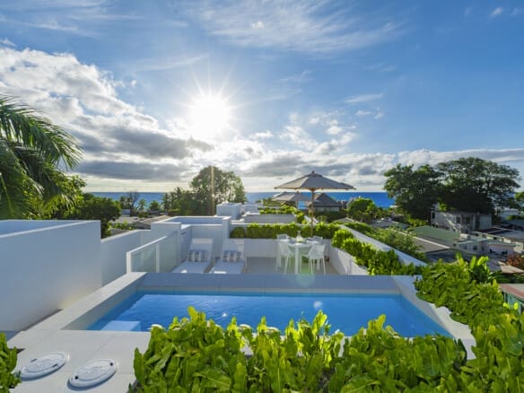 Qlistings - REDUCED – 2 Bed Modern Townhouse with Private Pool – 2 Palm Grove Property Image