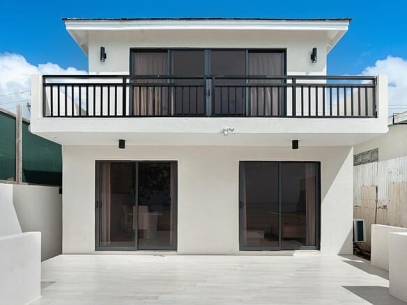 Qlistings - 3 Bed Beachfront Home – Mullins Reef Property Image