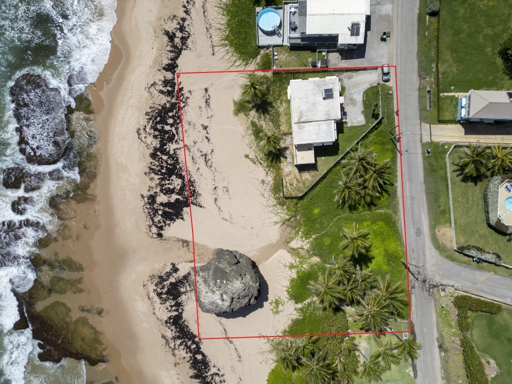 4 Bed Beachfront Home on the East Coast Round Rock House, Cattlewash