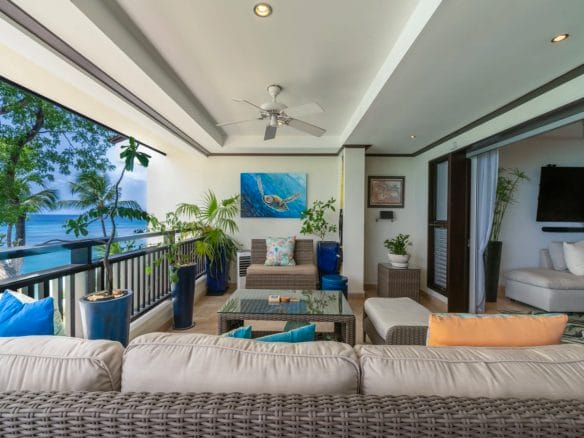 Qlistings - 3 Bed Beachfront Apartment on Paynes Bay Beach – Coral Cove Unit 10, St. James Property Image