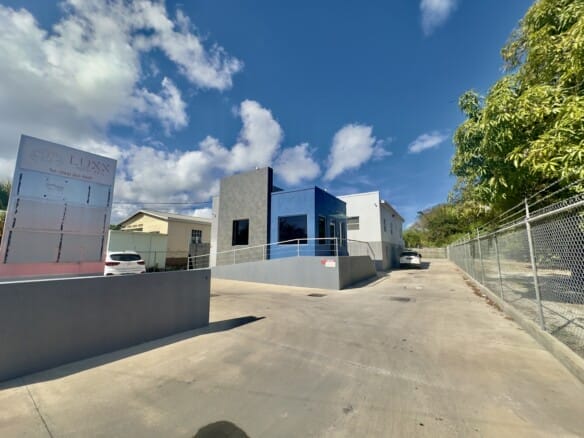 Qlistings - Commercial Space on the South Coast for Office/Studio Use – Maxwell Main Road Property Image