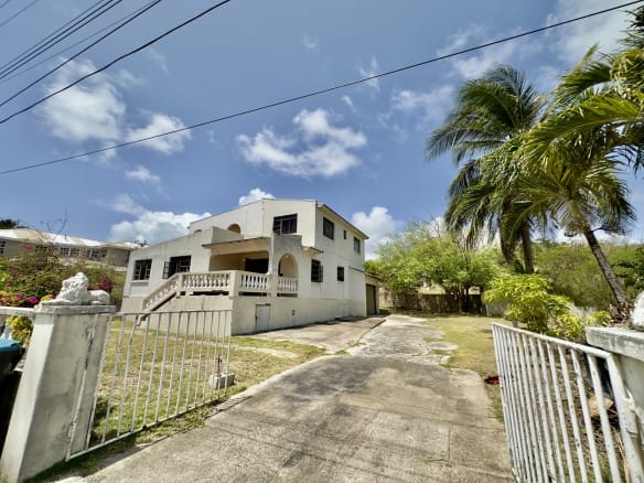 Qlistings - 4 Bedroom Fixer Upper, across from Beach – Silver Sands Property Image
