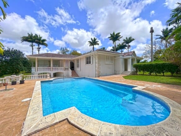 Qlistings - Executive 4 Bed Residence with Pool, Gazebo & Staff Quarters – Frere Pilgrim 9, Christ Church Property Image