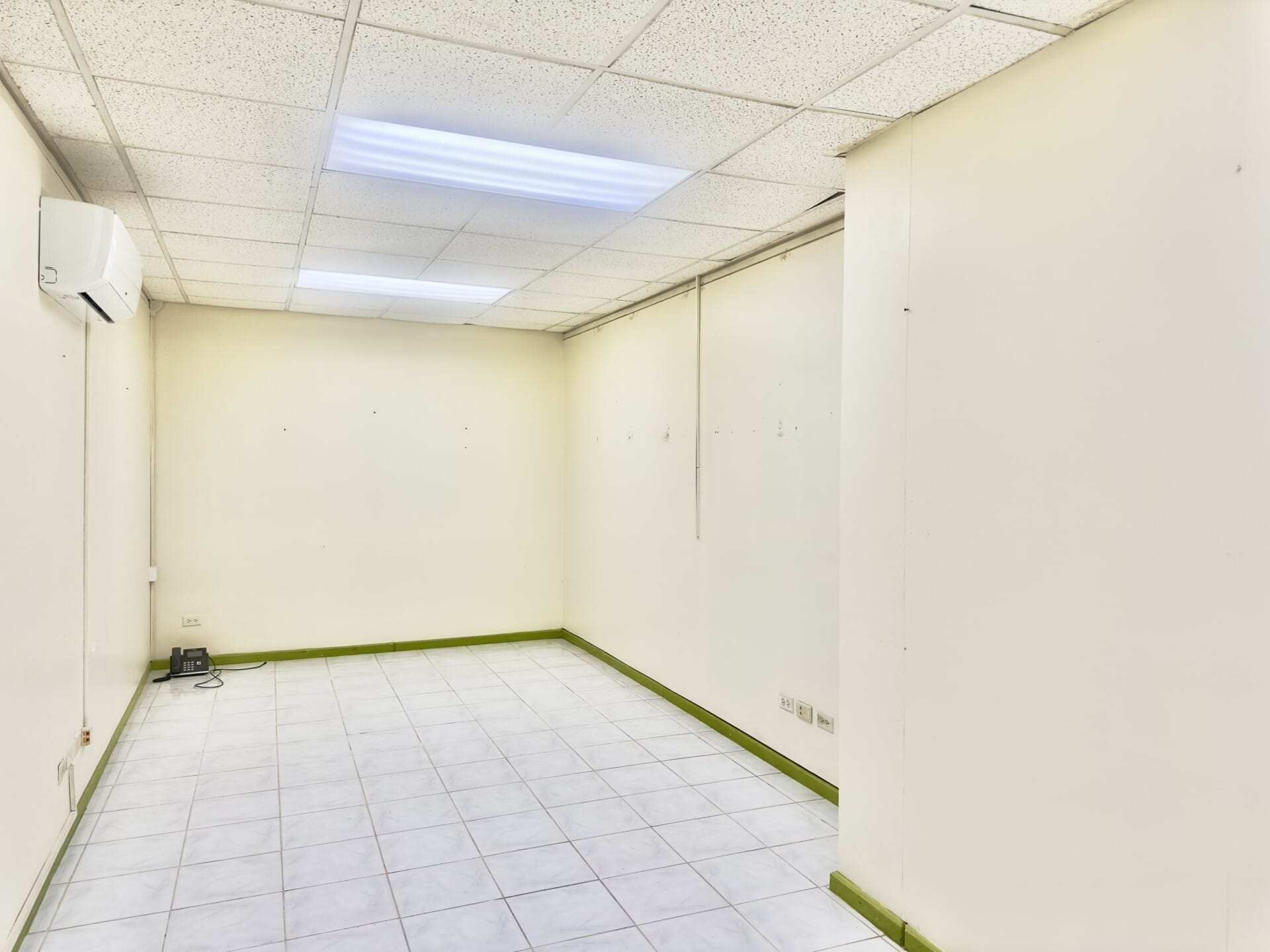 Barbados Property For Rent – Prime Ground Floor Commercial Space_10