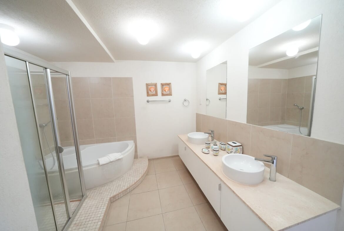 Barbados Property For Sale – St. Lawrence Beach Apt 4_14