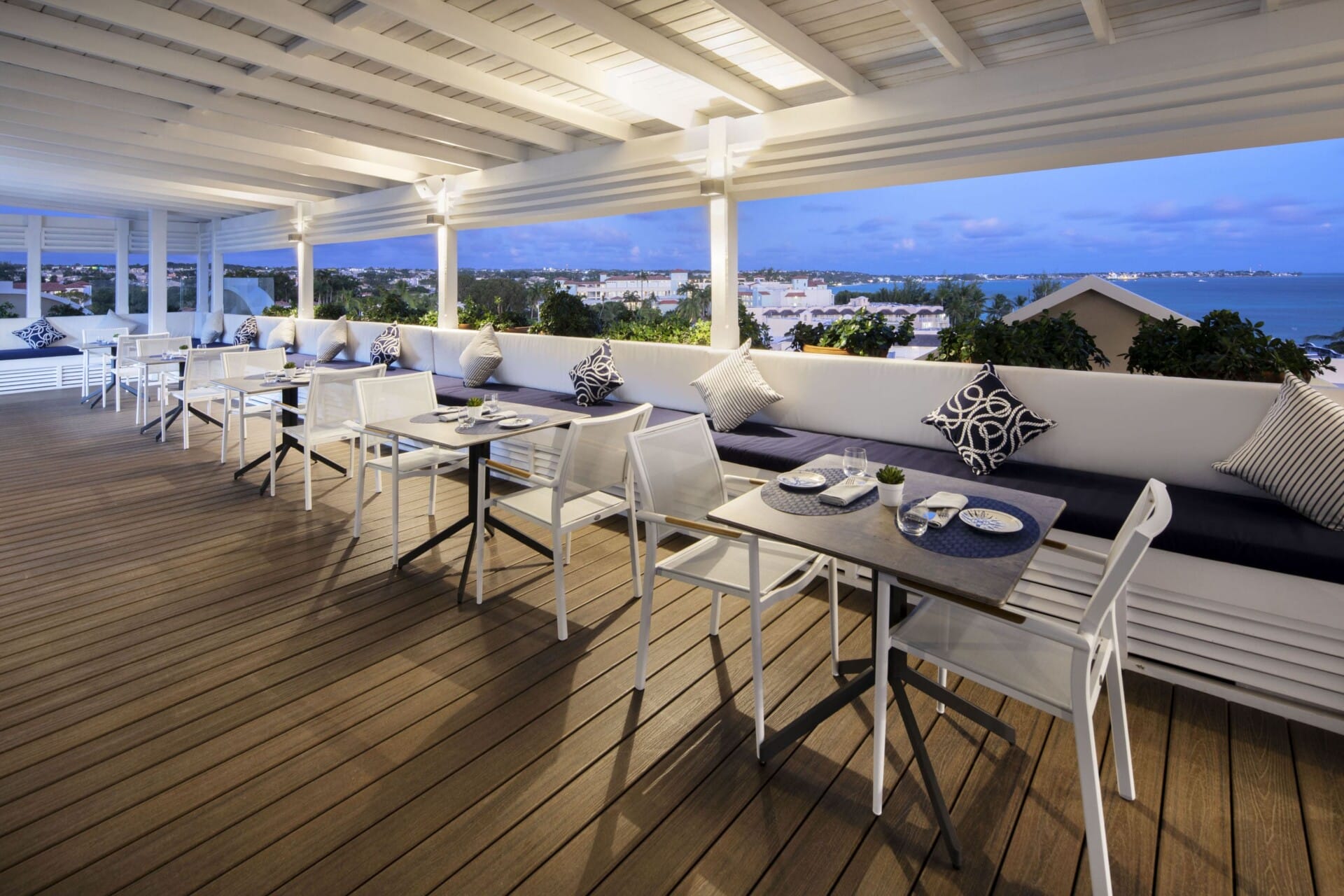 O2-Brisa Tapas Restaurant Sunset-min