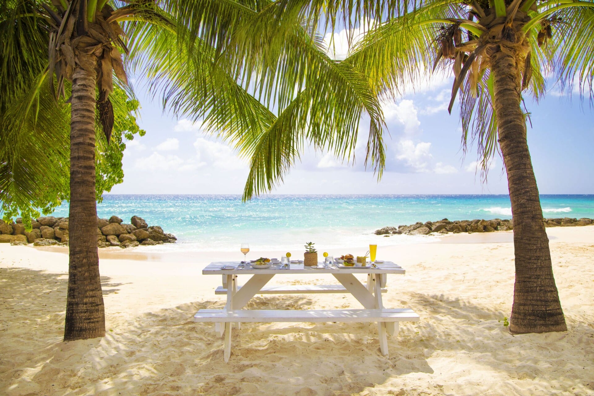 O2_Bluefun Lunch on the beach-min