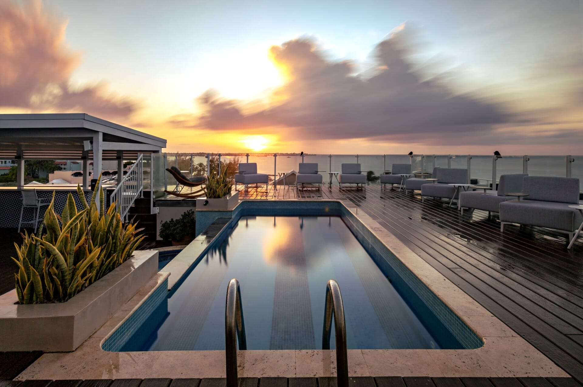 O2_Brisa Adult Only Pool Dawn-min