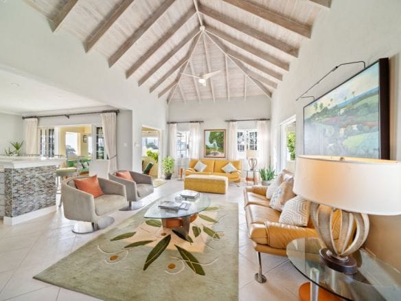 Qlistings - 2 Bed Penthouse in Prime South Coast Location – Margate Gardens Penthouse, Christ Church Property Image